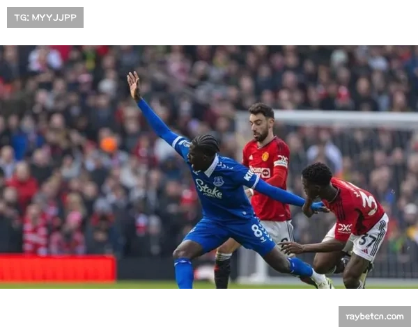 埃弗顿前场逼抢强度不足，未能有效打断曼联传球节奏